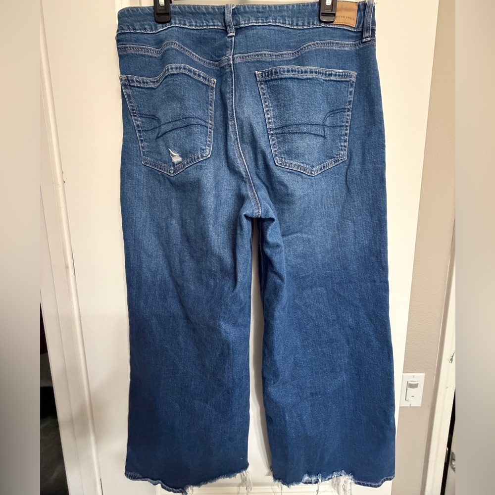 -Sold- Women’s American Eagle Super HighRise Wide Leg Baggy Jeans Size 12 - Picture 2 of 10